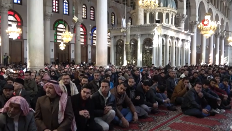 Suriyeliler Bir Kez Daha Cuma Namazı İçin Emevi Camii’nde –  Ankara Haber